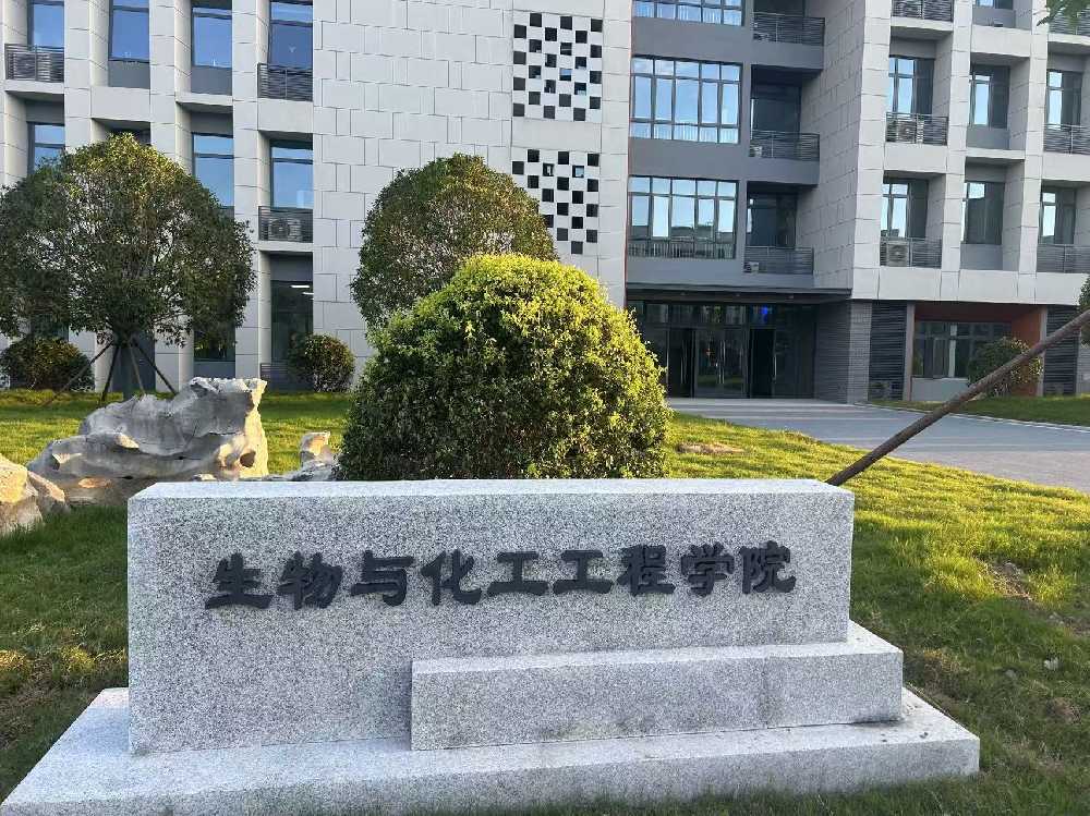 呼图壁县扬州职业大学体育场高杆灯项目